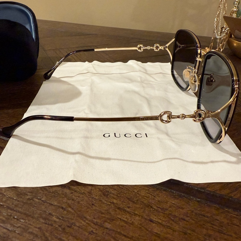 Authentic Gucci 1016SK Sunglasses - Picture 2 of 7